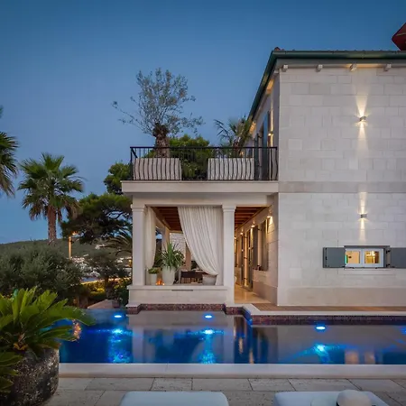 L'orizzonte 빌라 슬라티네